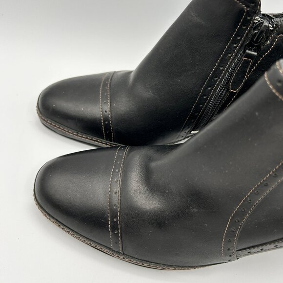 Clarks Artisan Boots 8.5M Black Leather Heeled Low Ankle Booties Cap Toe - Picture 4 of 14